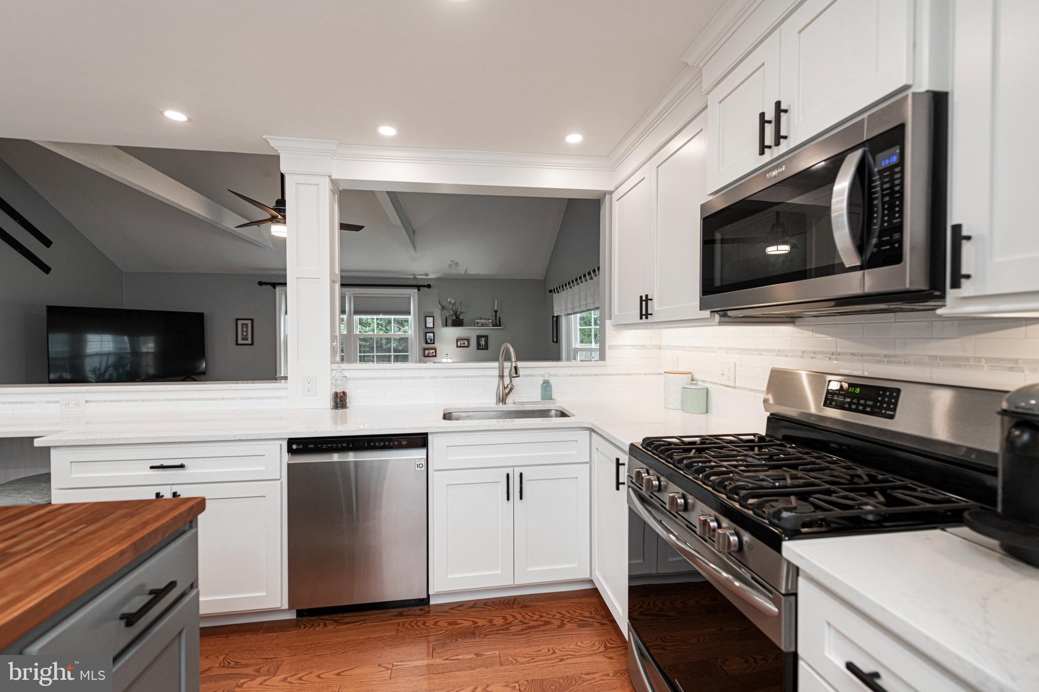 407 SAINT ANNS CIRCLE