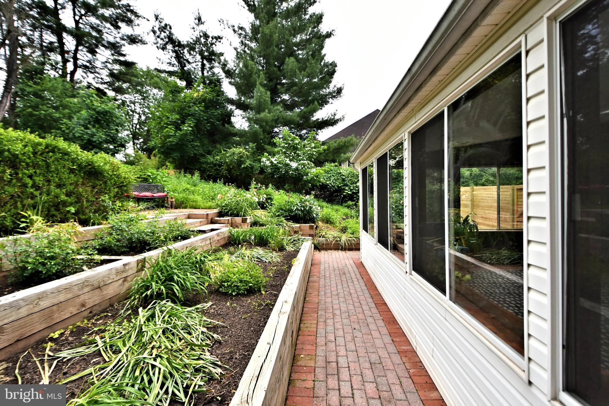 81 S FORGE MANOR DRIVE