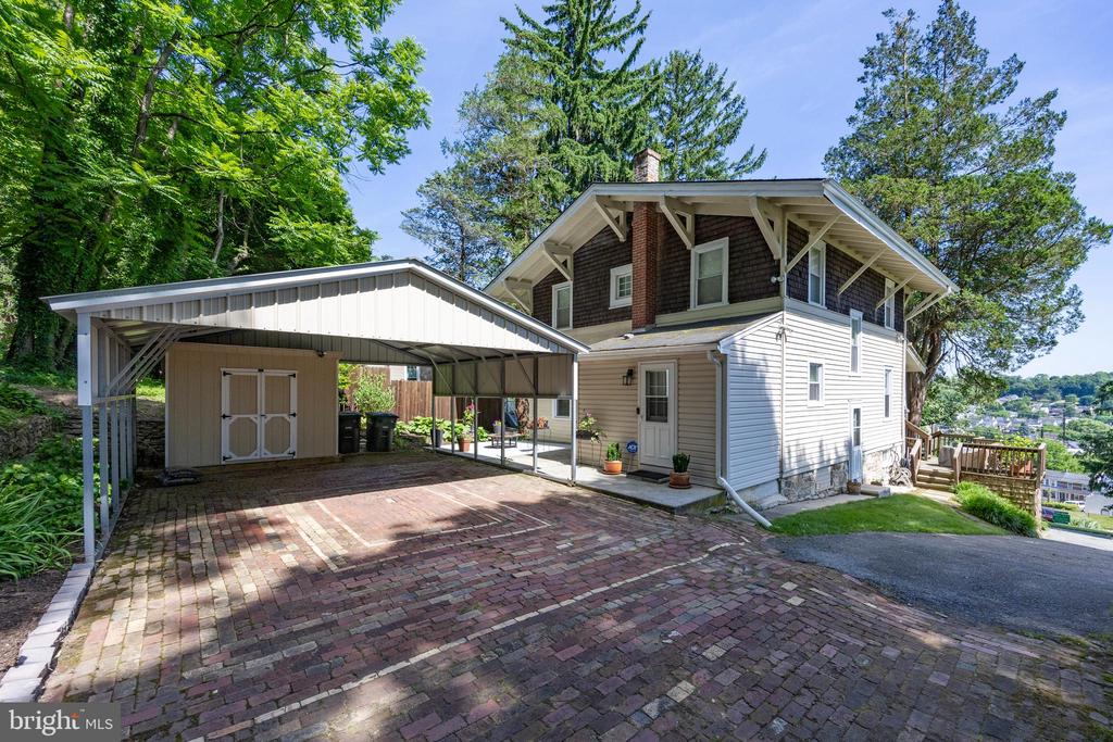 527 CEDAR STREET