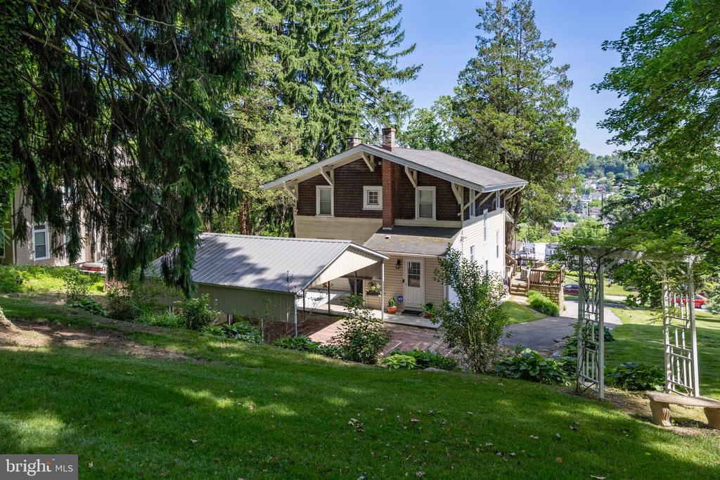 527 CEDAR STREET