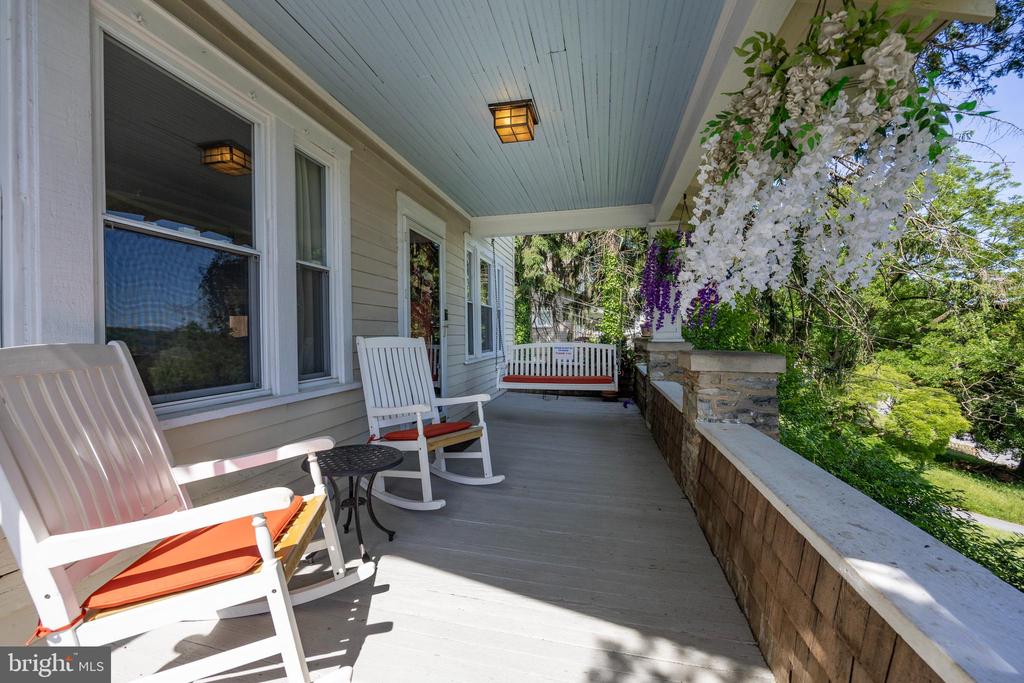527 CEDAR STREET
