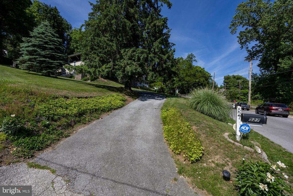 527 CEDAR STREET