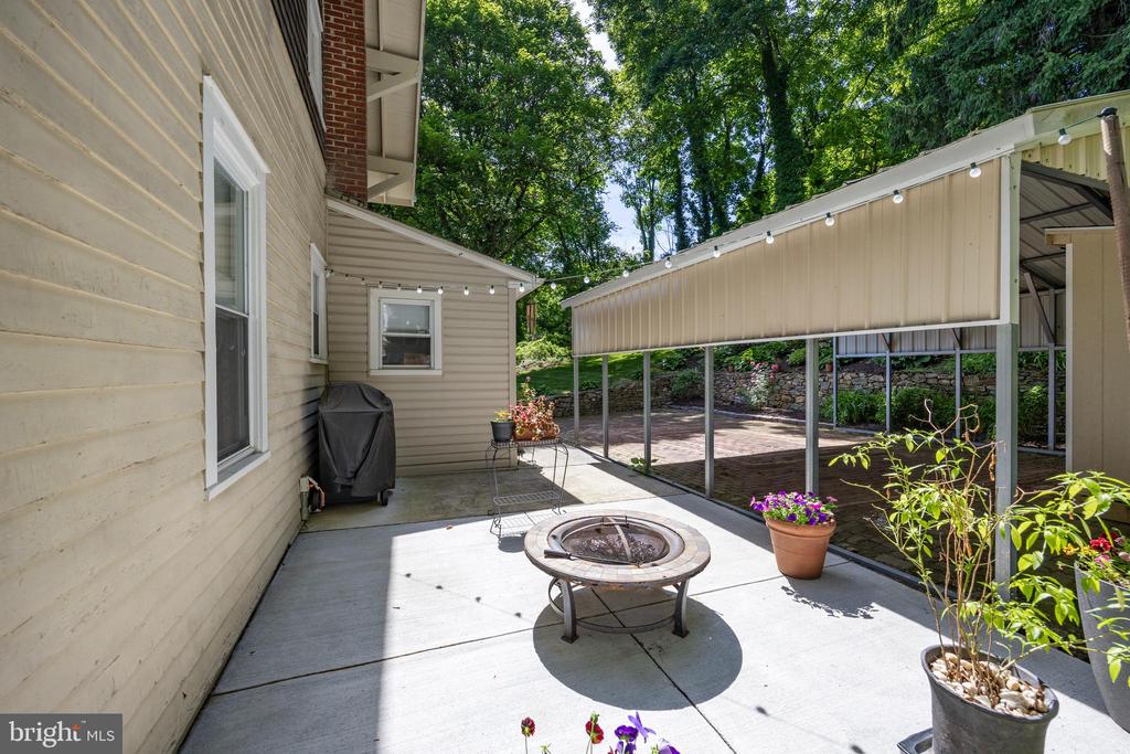 527 CEDAR STREET