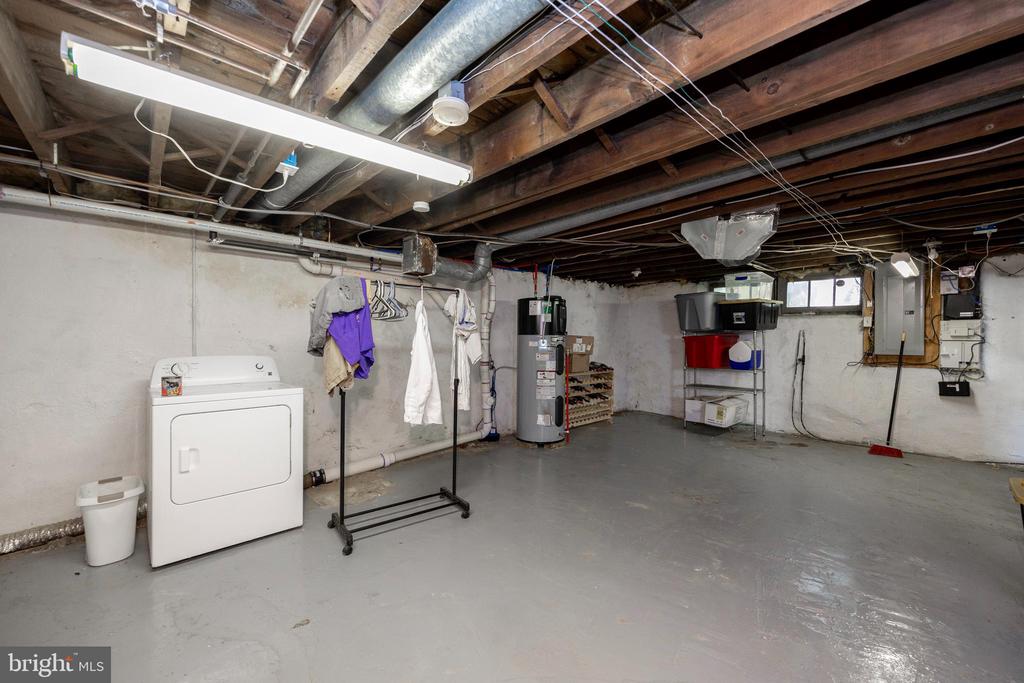 527 CEDAR STREET