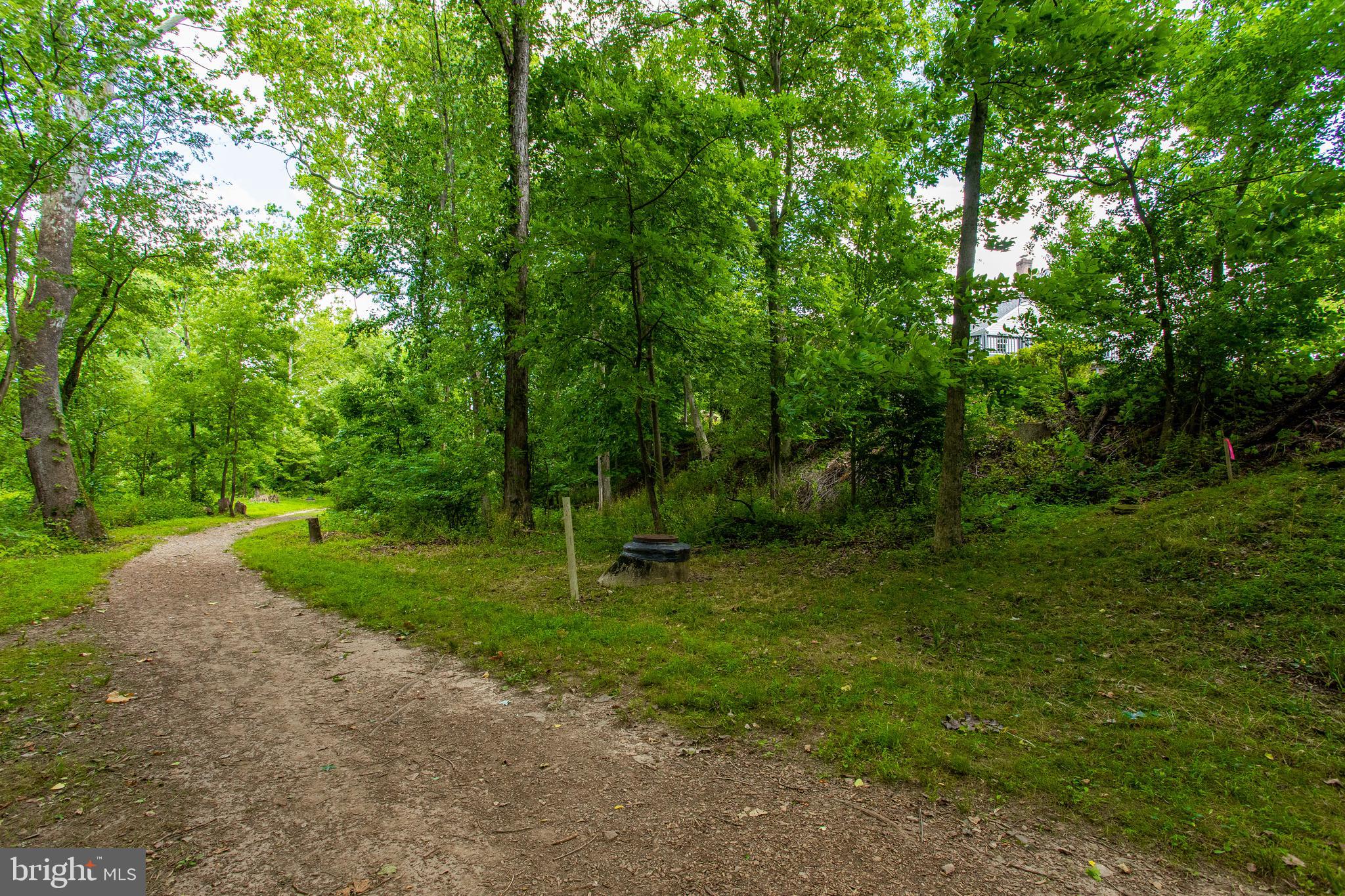 408 SAINT ANNS CIRCLE