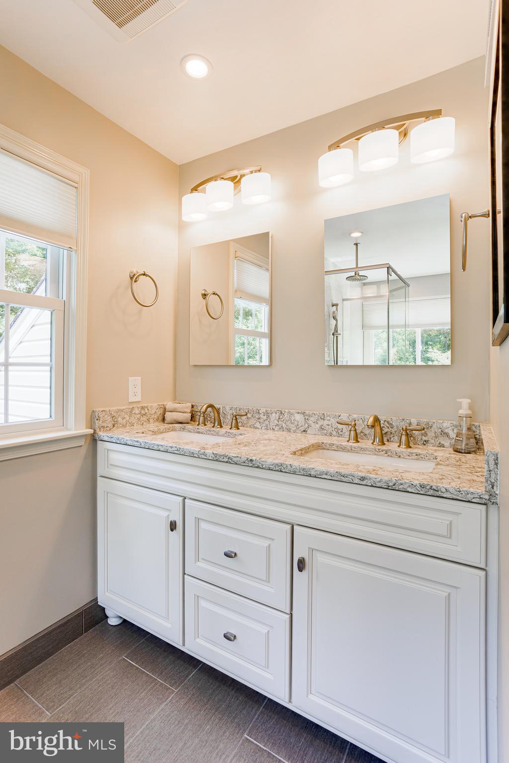 408 SAINT ANNS CIRCLE