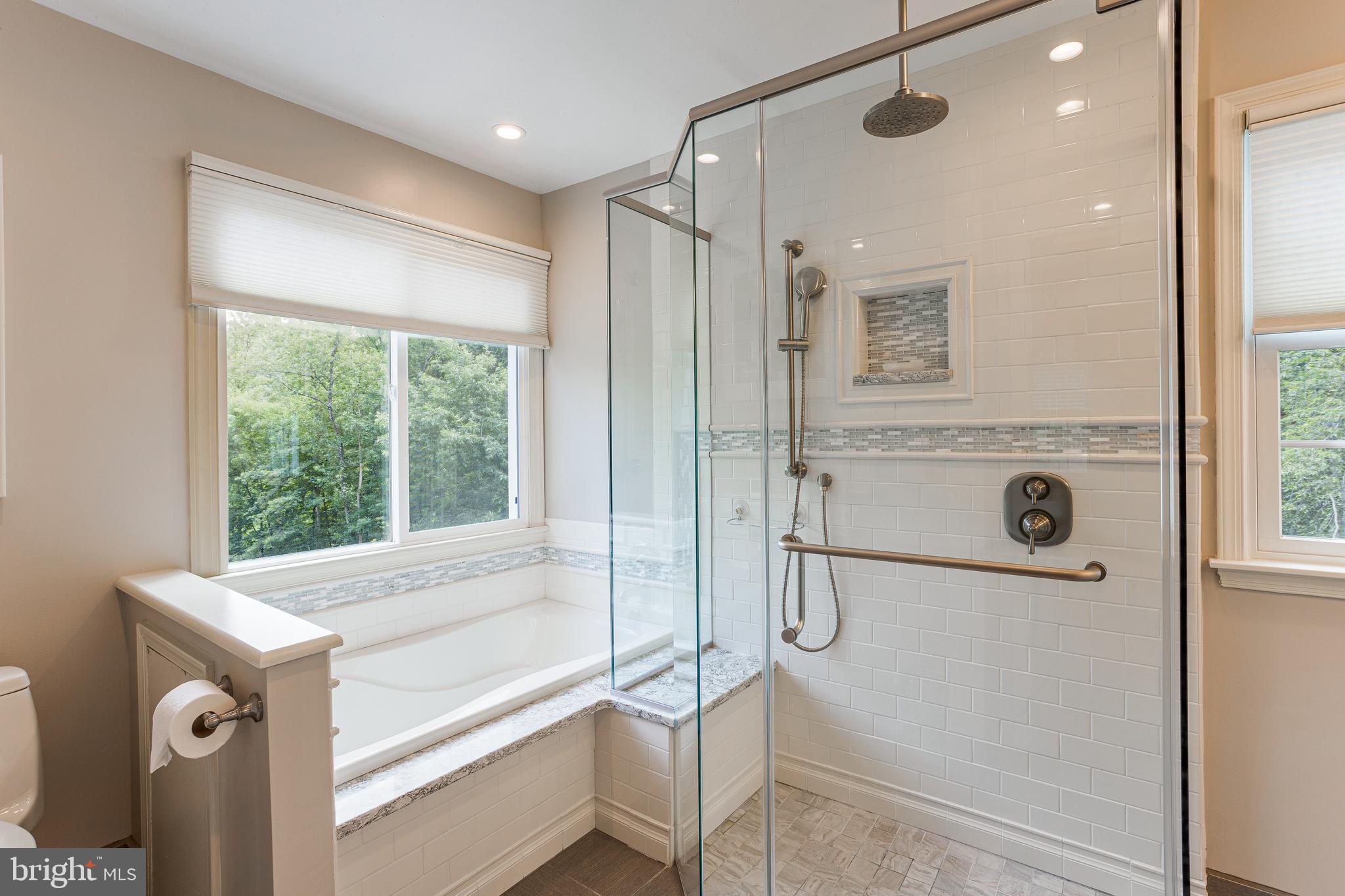 408 SAINT ANNS CIRCLE