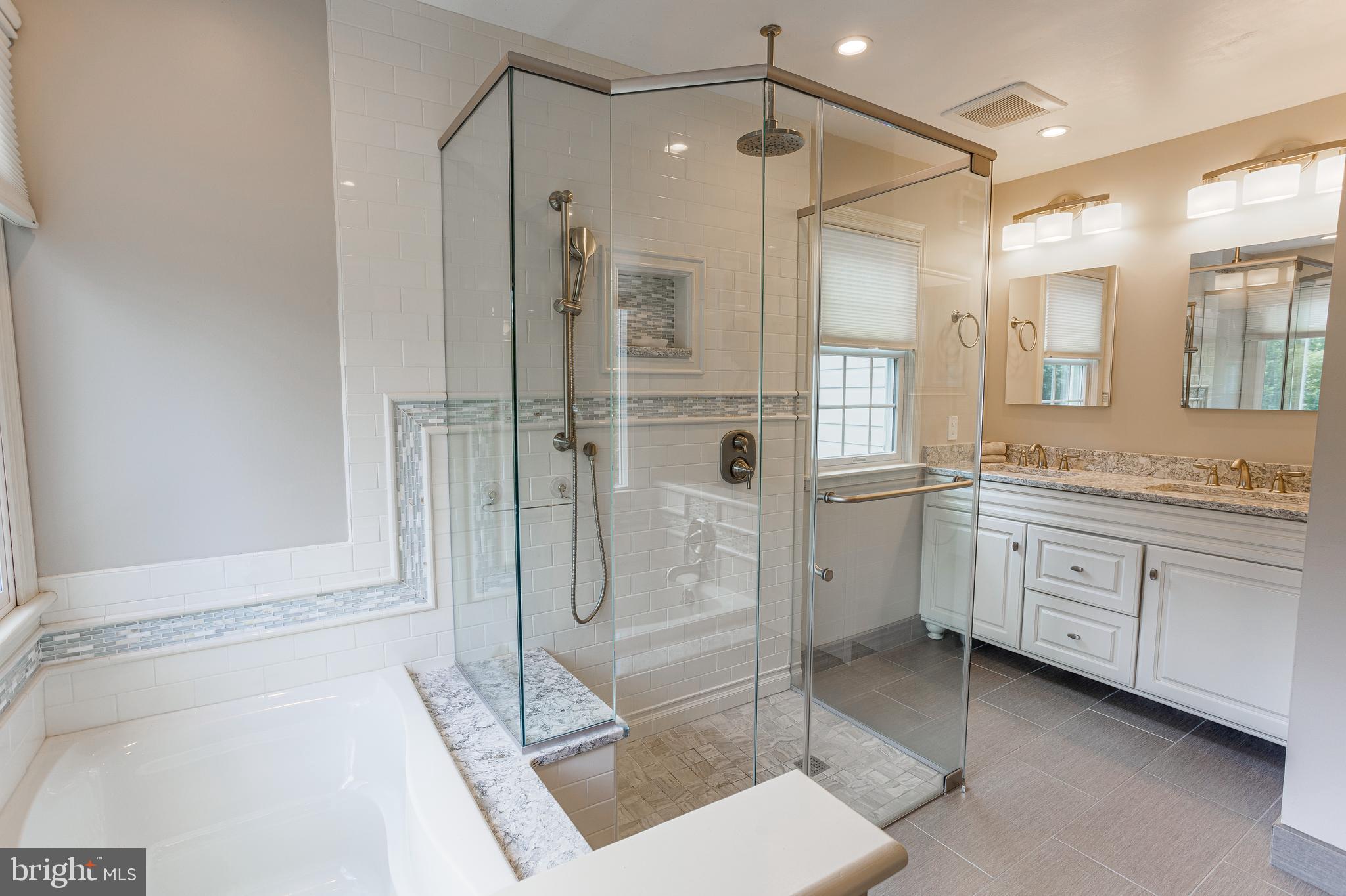 408 SAINT ANNS CIRCLE