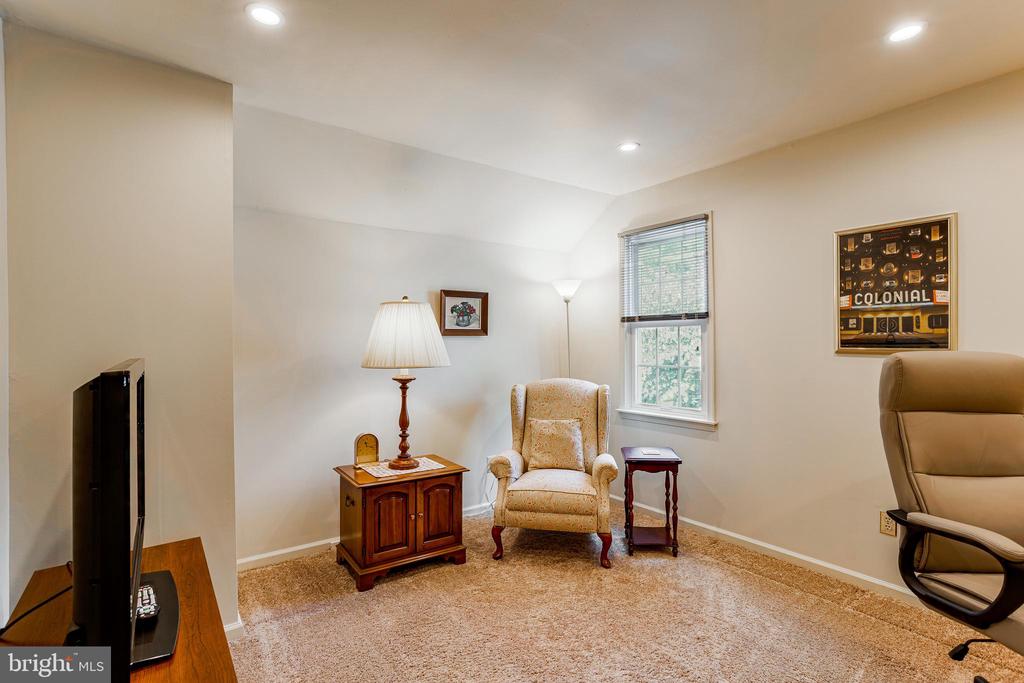 408 SAINT ANNS CIRCLE
