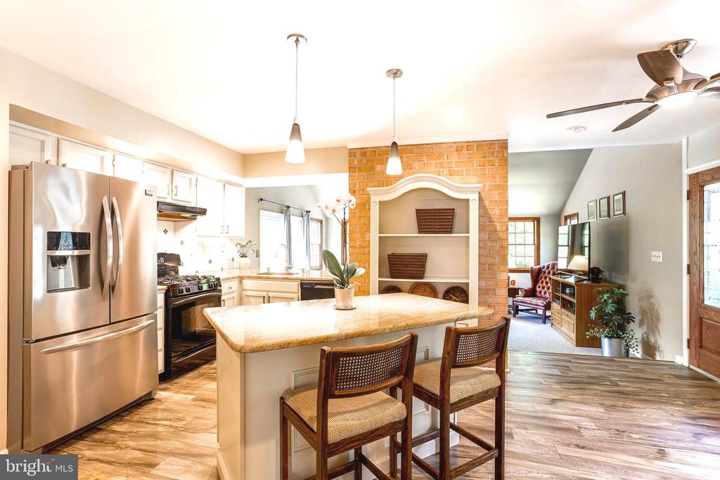 408 SAINT ANNS CIRCLE