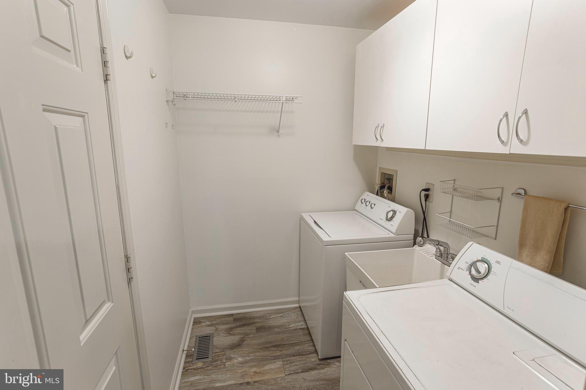 408 SAINT ANNS CIRCLE