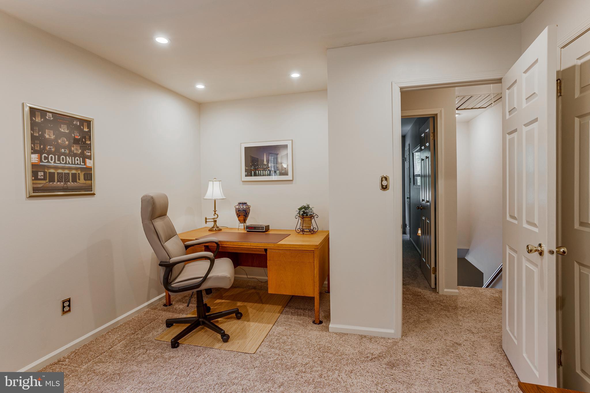 408 SAINT ANNS CIRCLE