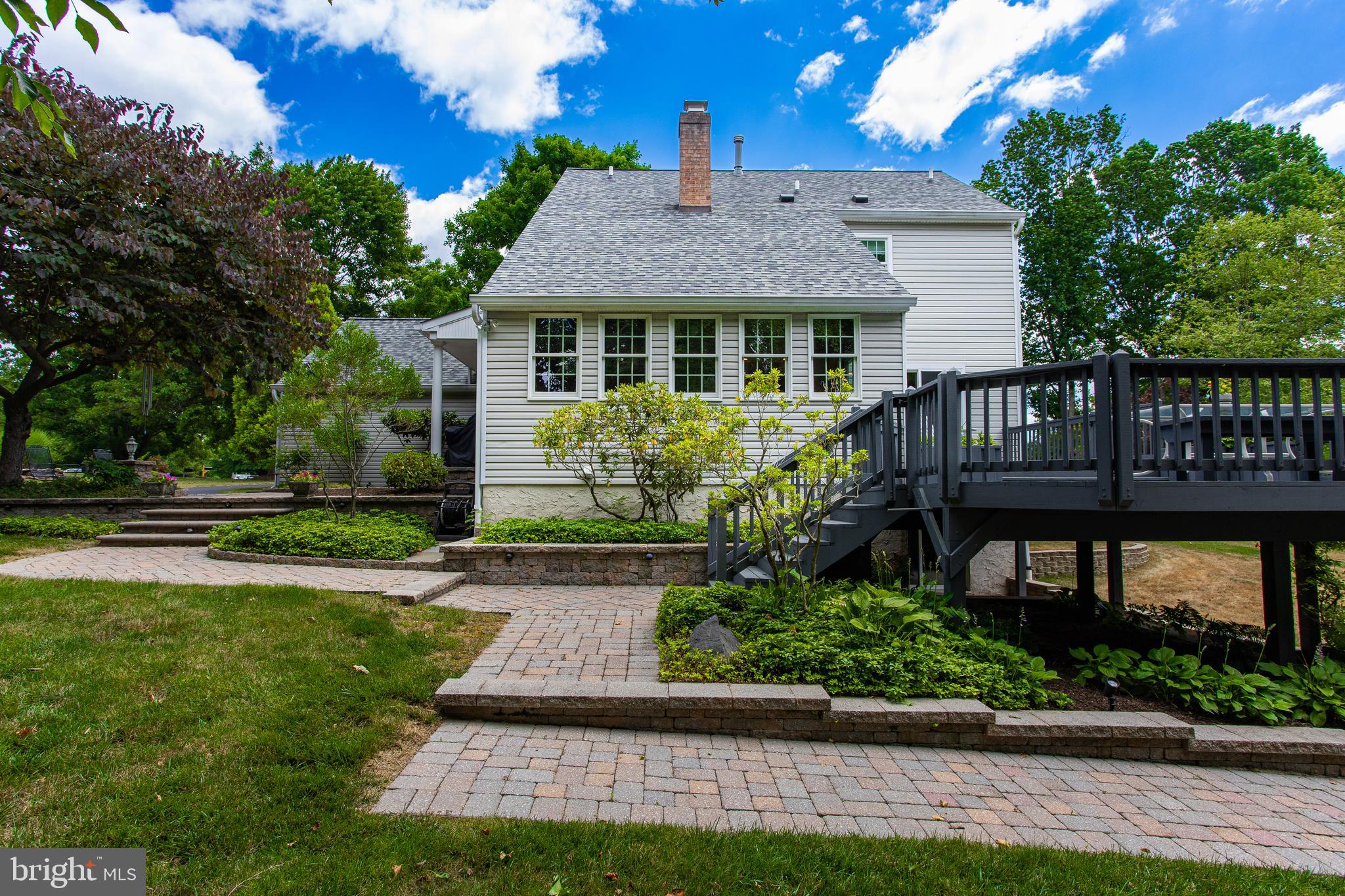 408 SAINT ANNS CIRCLE