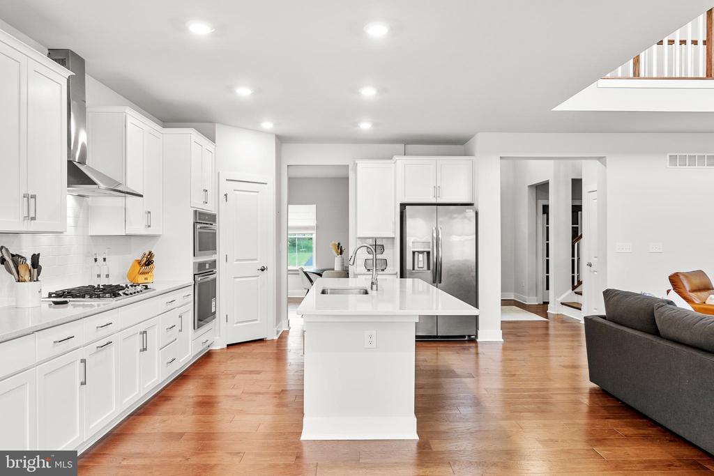 421 EMERALD COURT