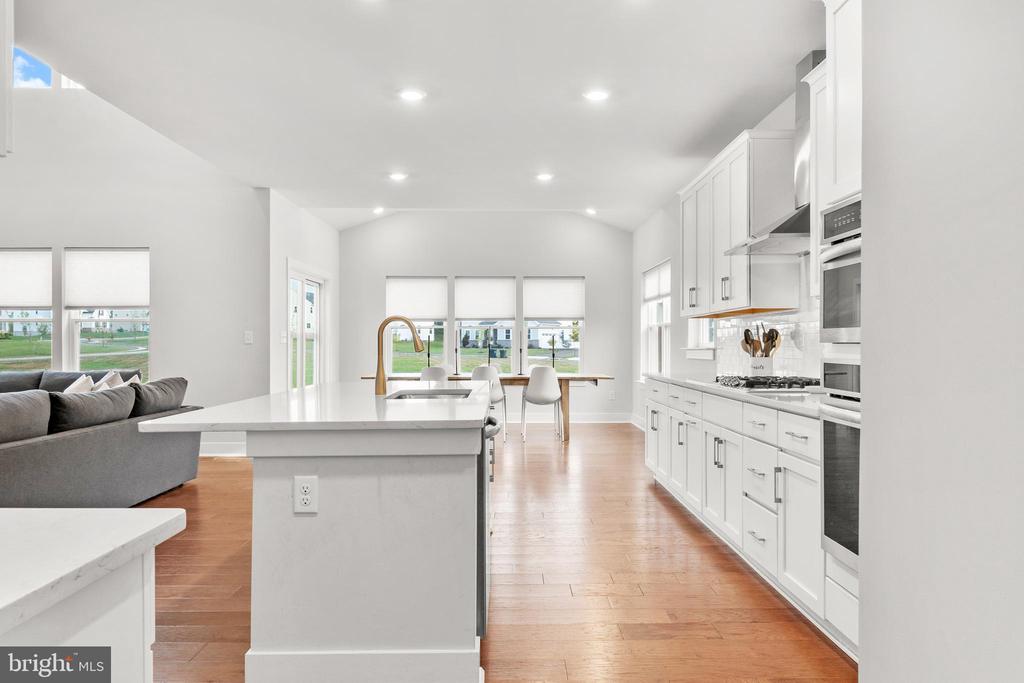 421 EMERALD COURT
