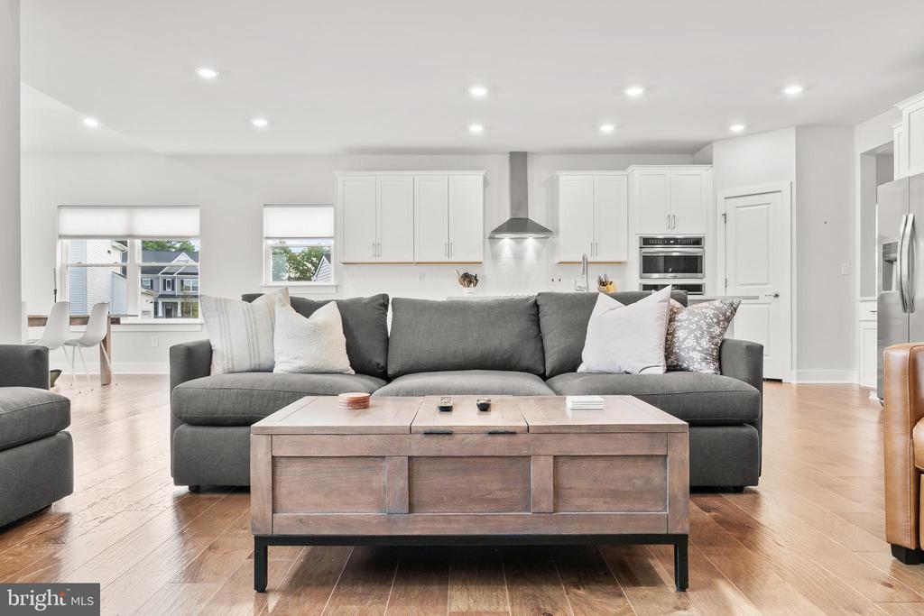 421 EMERALD COURT