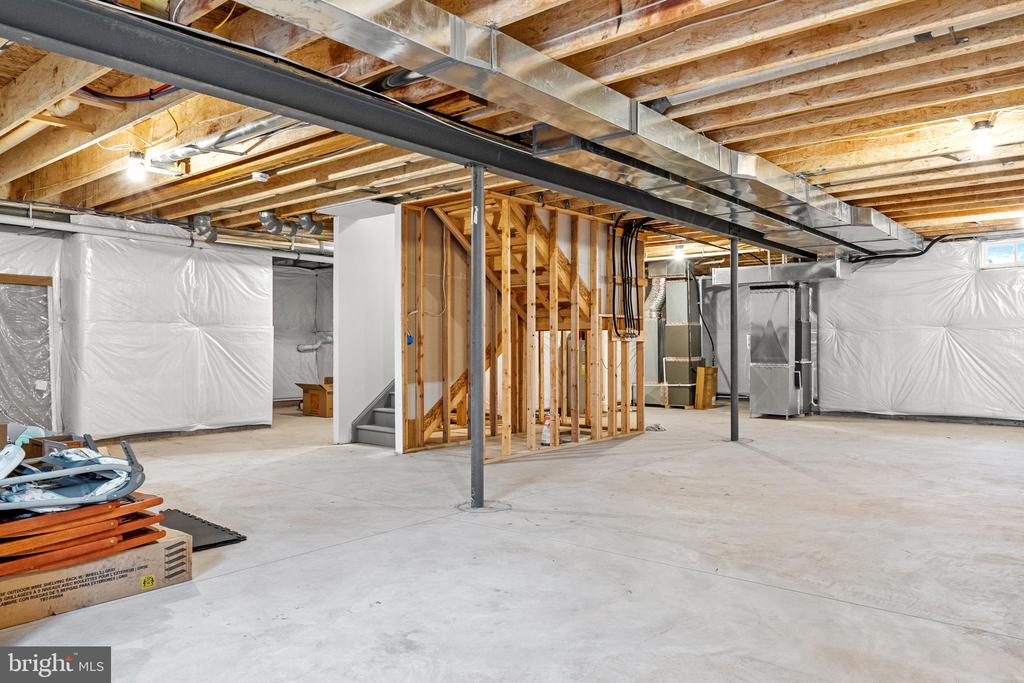 421 EMERALD COURT