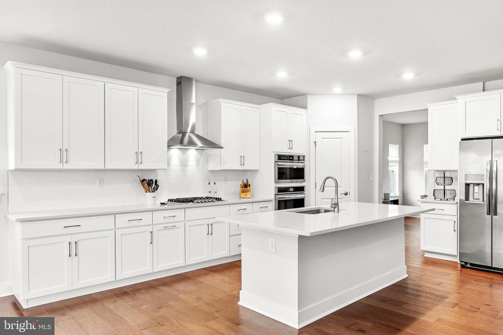 421 EMERALD COURT