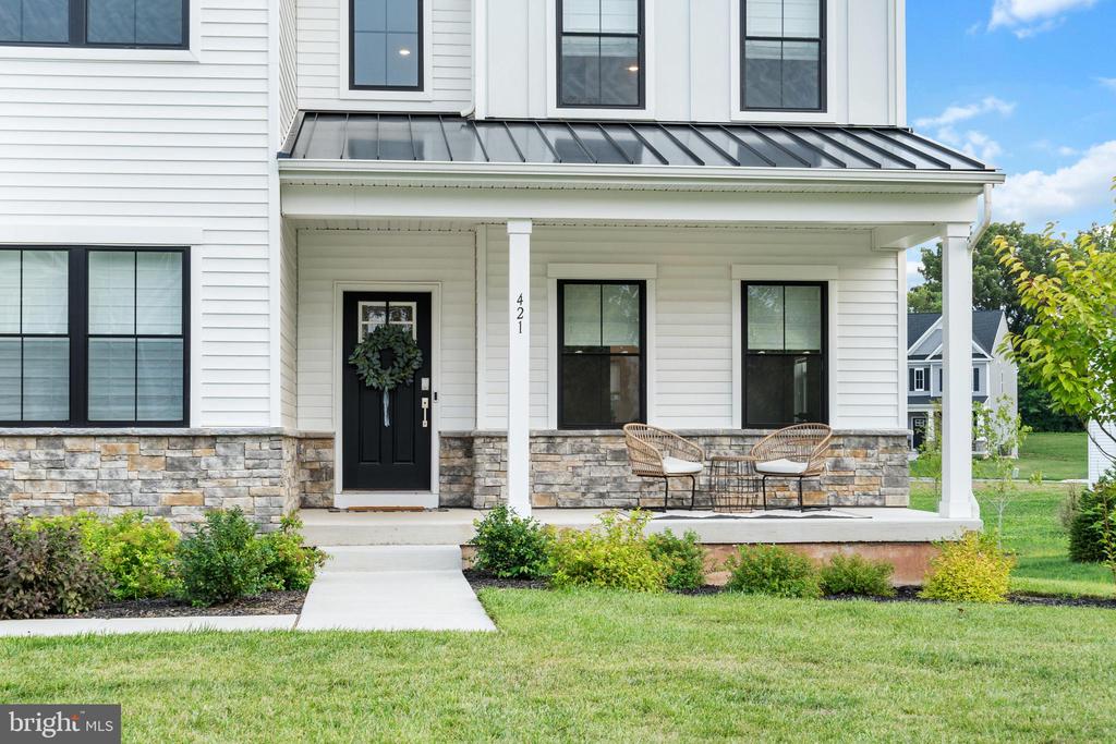 421 EMERALD COURT