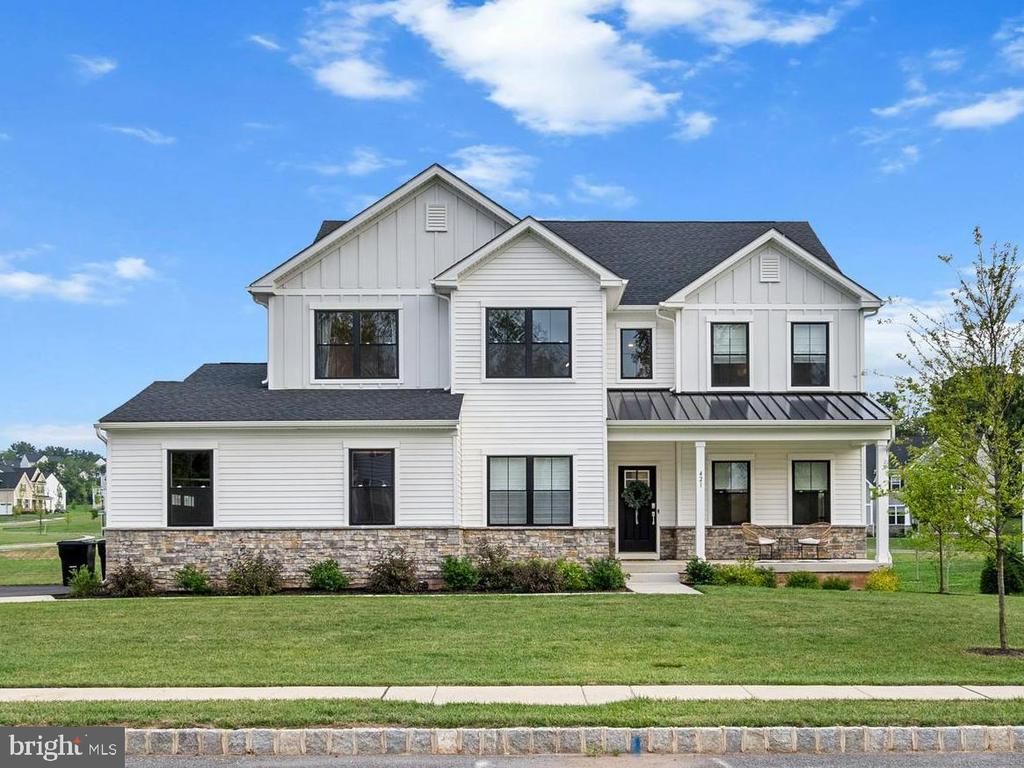 421 EMERALD COURT