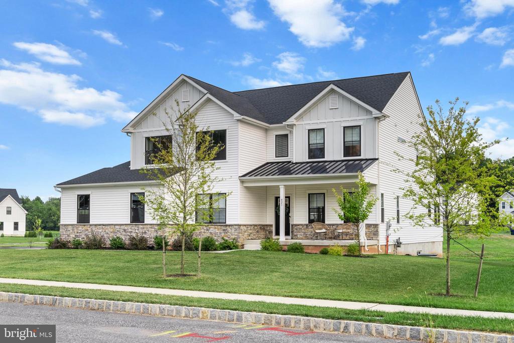 421 EMERALD COURT