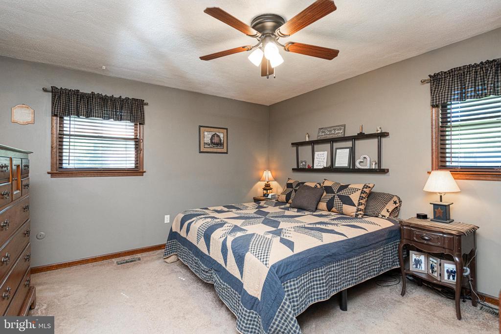 85 COUNTRY LANE