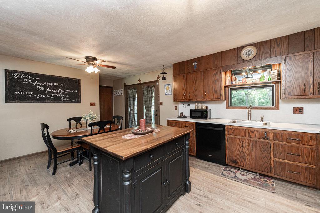 85 COUNTRY LANE