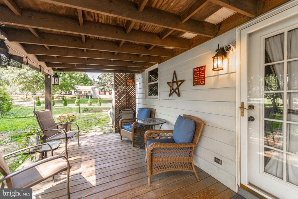 85 COUNTRY LANE