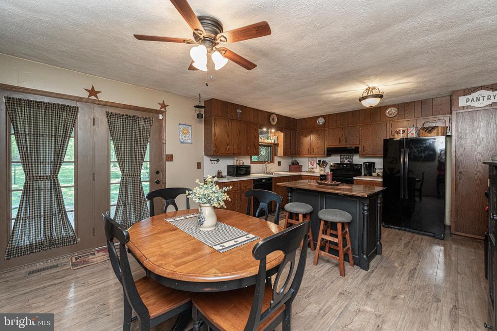 85 COUNTRY LANE