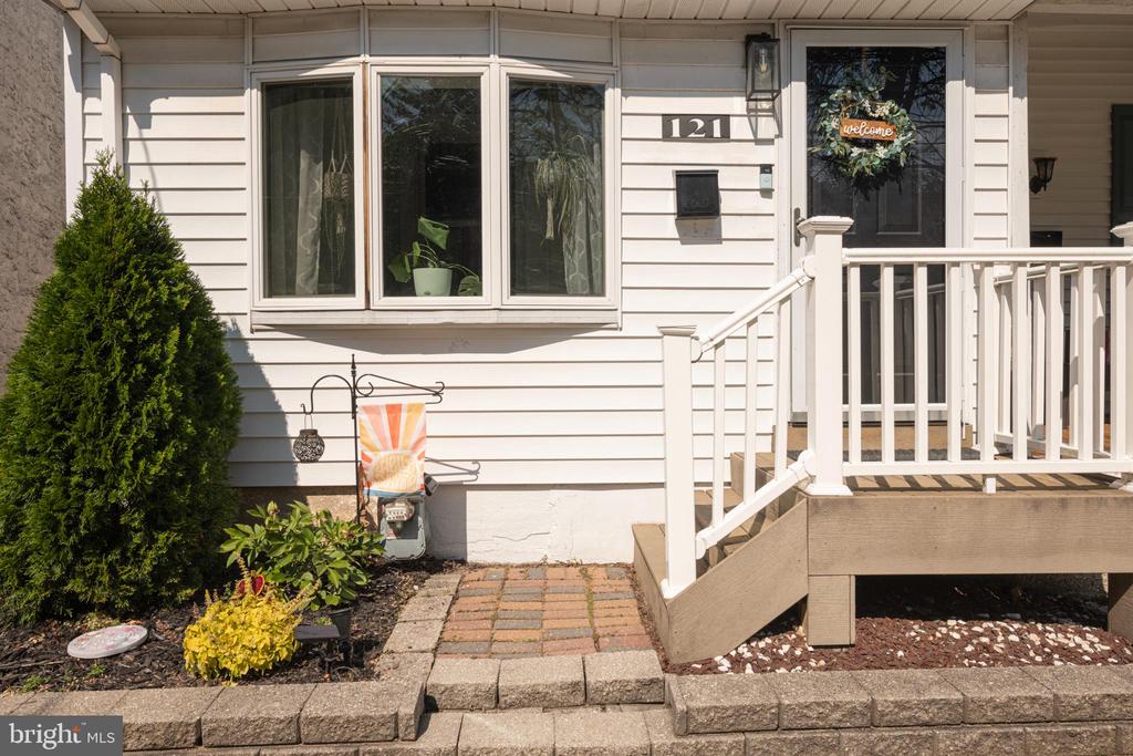121 COLUMBIA AVENUE