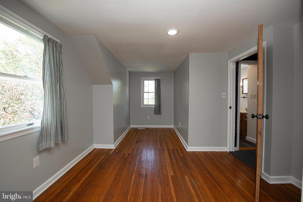 53 VILLAGE WAY