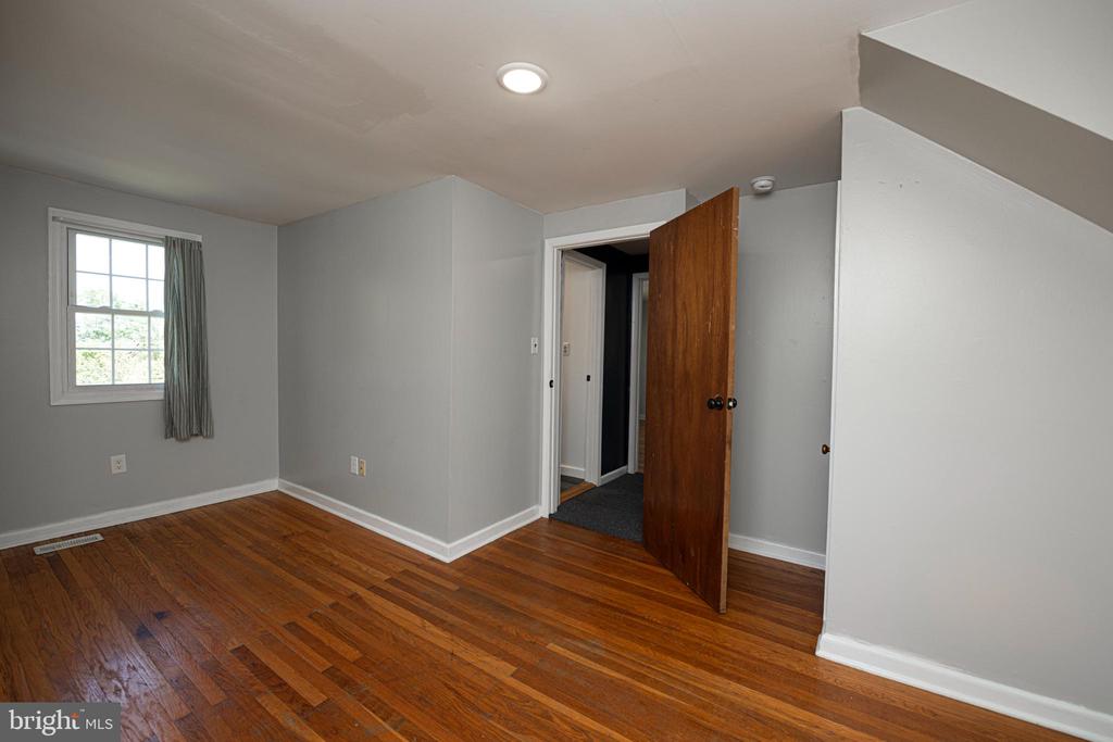 53 VILLAGE WAY