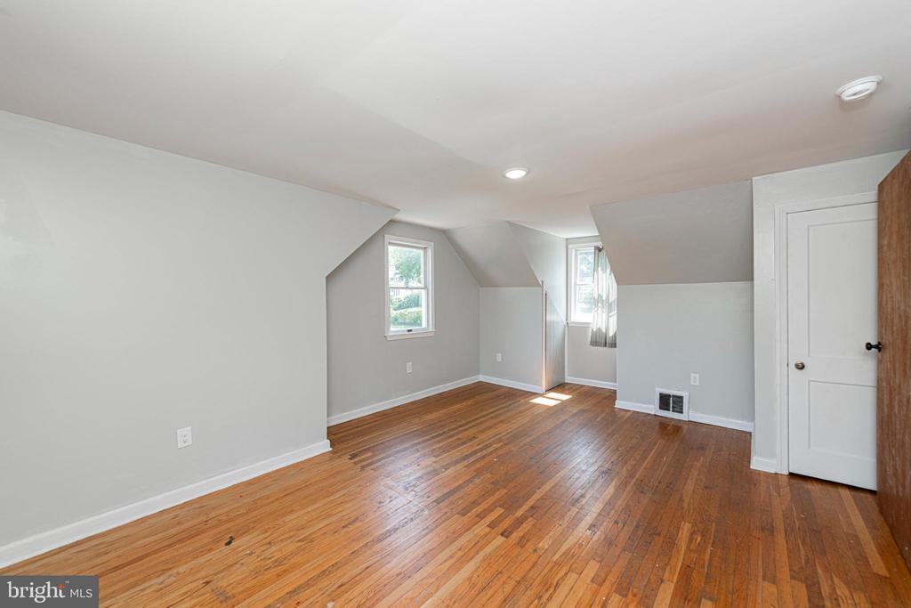53 VILLAGE WAY