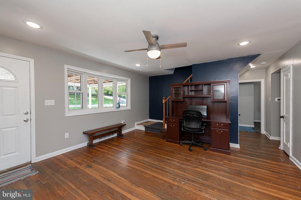 53 VILLAGE WAY