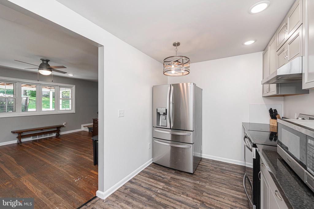 53 VILLAGE WAY