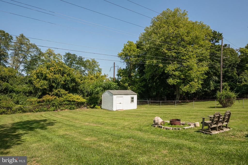 53 VILLAGE WAY