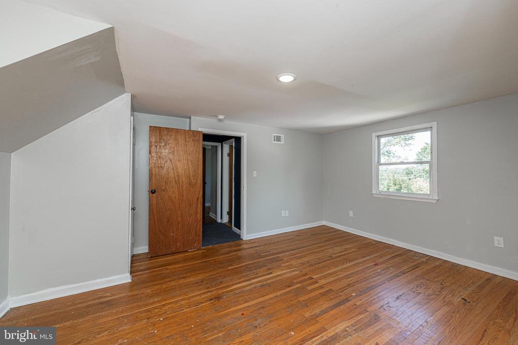 53 VILLAGE WAY
