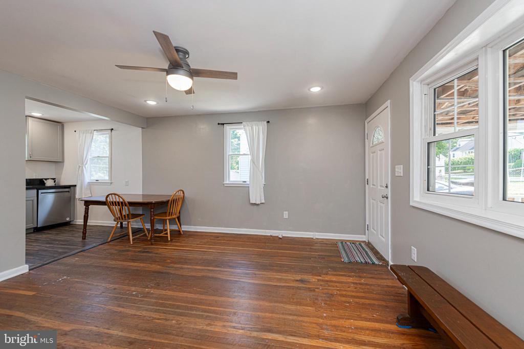 53 VILLAGE WAY