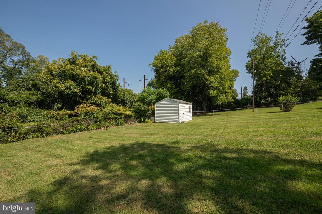 53 VILLAGE WAY