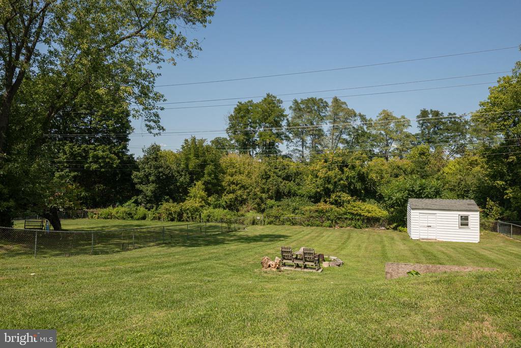 53 VILLAGE WAY