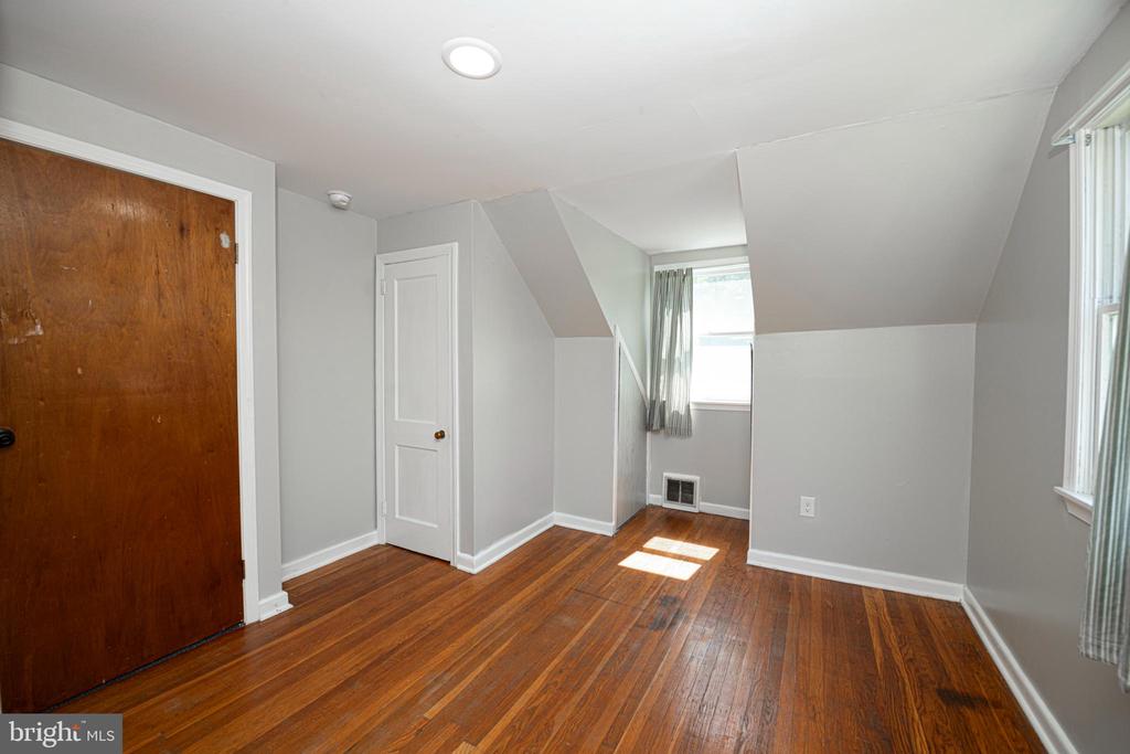 53 VILLAGE WAY