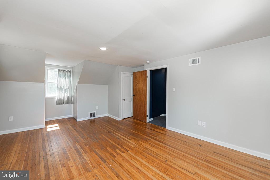 53 VILLAGE WAY