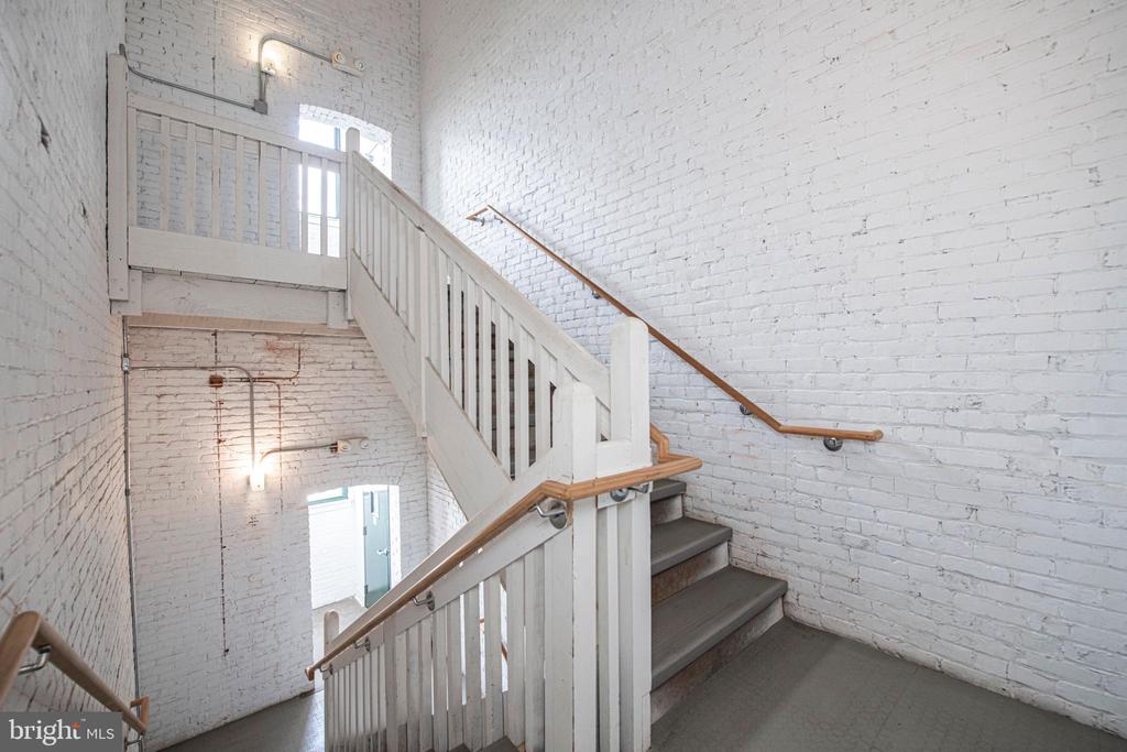 200 LINCOLN AVENUE 128