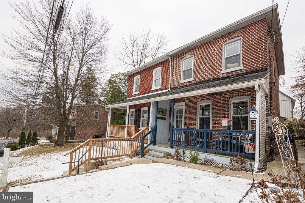 810 LATSHAW ROAD