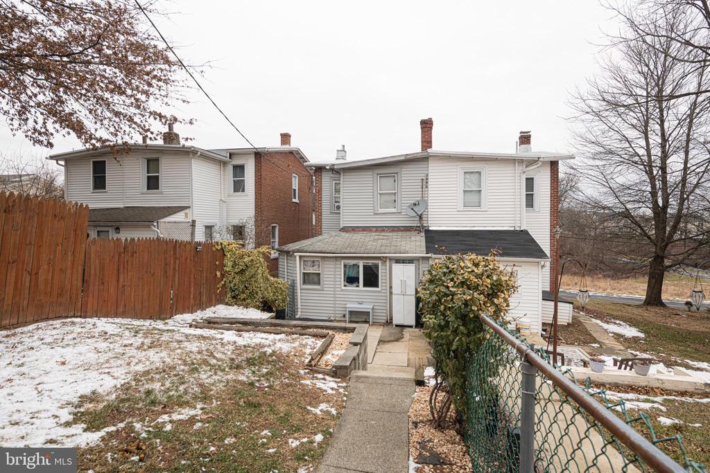 810 LATSHAW ROAD