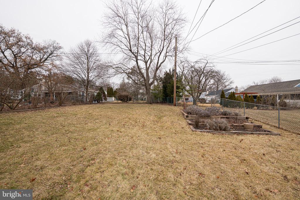 413 CARLISLE AVENUE