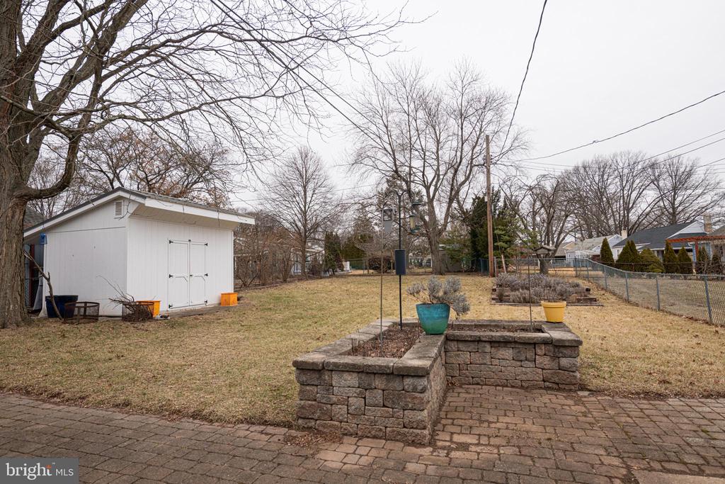 413 CARLISLE AVENUE