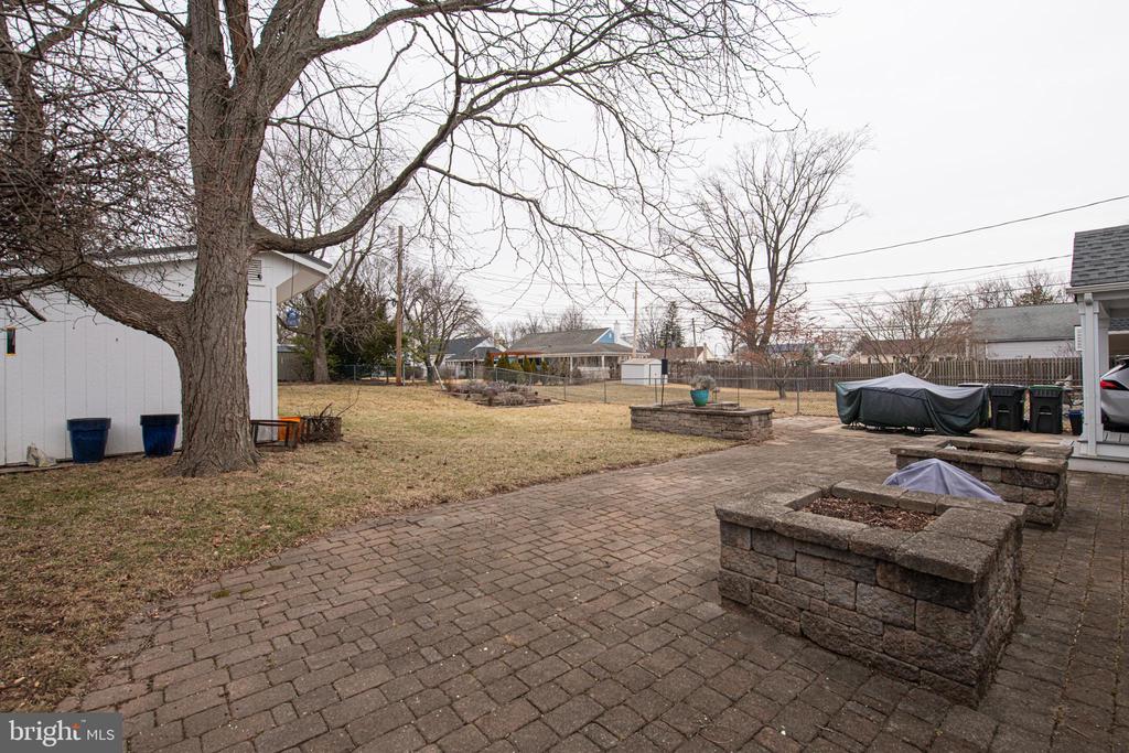 413 CARLISLE AVENUE
