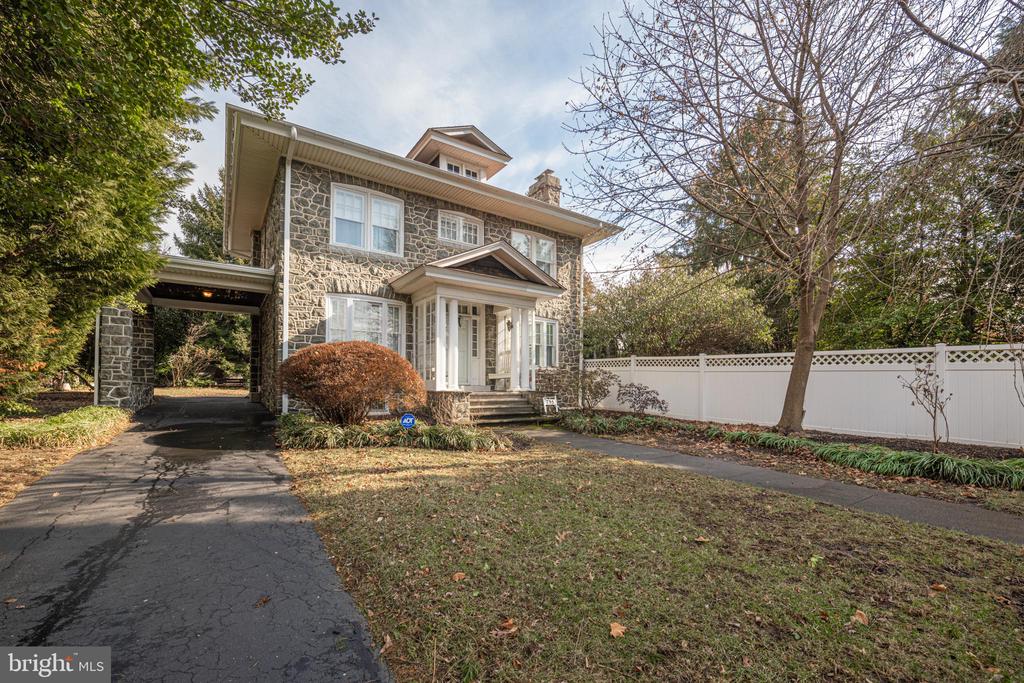 735 MAIN STREET
