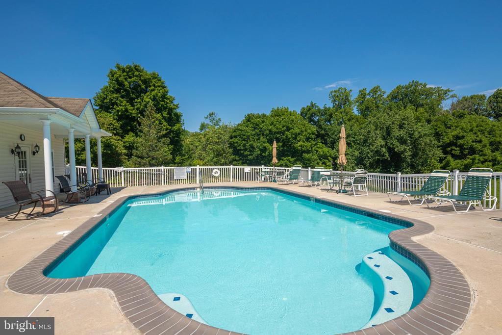 133 VILLAGE WAY 5A